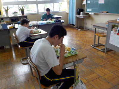 給食風景２